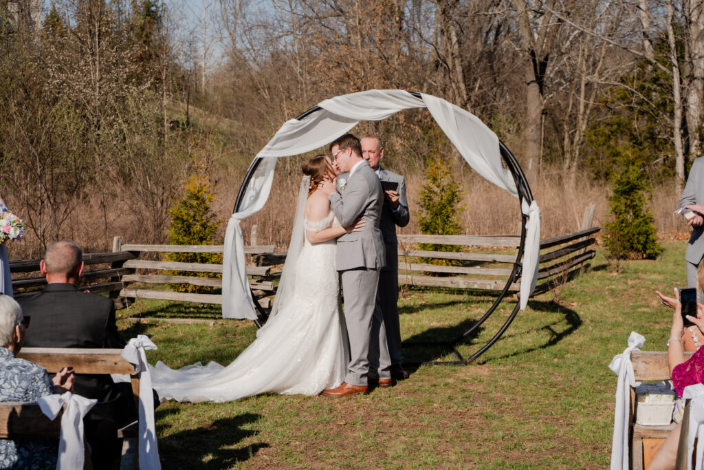 first kiss at echo creek wedding venue